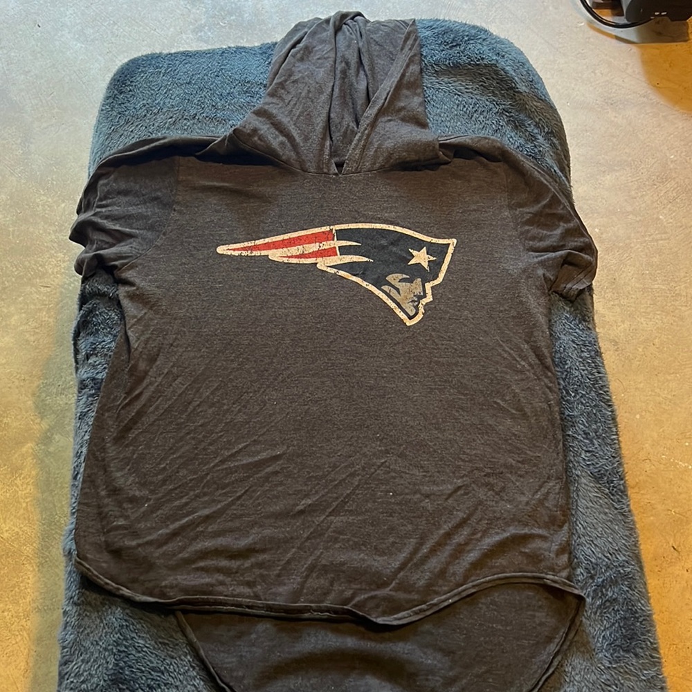Men’s Large Cam Newton hooded t-shirt